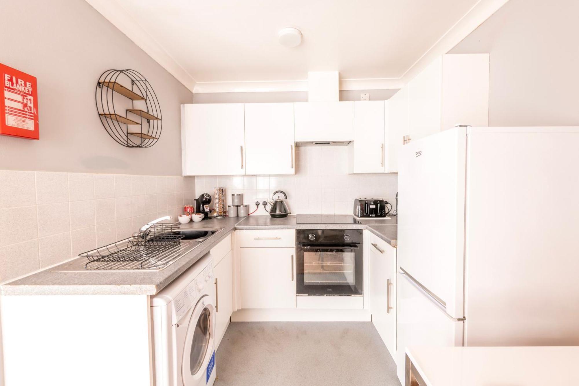 Prime Location - Modern City Apartment! Bristol Esterno foto